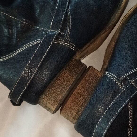 Ladies Designer Boots by BRECKELLE - Picture 5 of 16